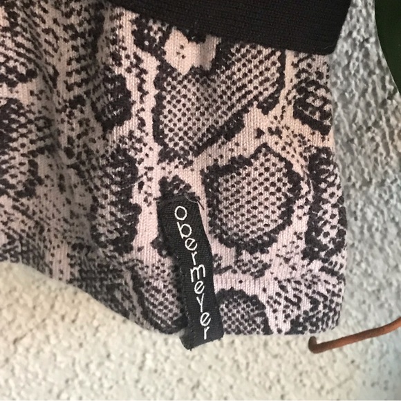 OBERMEYER | Women’s Medium Turtleneck Long Sleeve Animal Snake Print Top - Picture 5 of 9